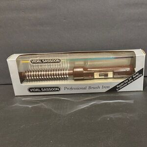 Vidal Sassoon Professional Brush Iron Regular Size 3/4" Barrel NIP Untested